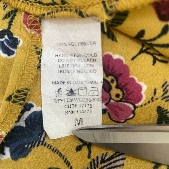 Pleione Mustard Floral High-Neck Sleeveless Blouse Ruffle Hem Size Medium - Picture 6 of 6